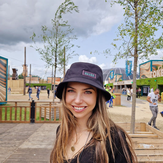 Buckethat | ALLES GEVEN
